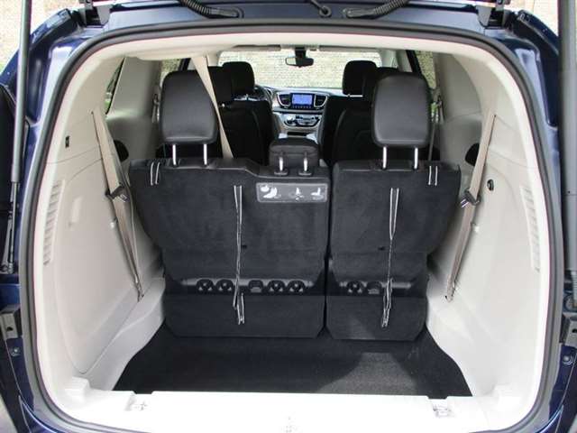 2017 Chrysler Pacifica Touring-L 4dr Mini-Van